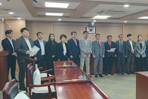 수원시의회 국민의힘, "수원학원연합회의 민주당원 가입 독려 의혹, 철저히 규명하겠다"