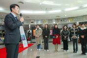 화성특례시의회, ‘움직이는 미술관’ 전시 컷팅식 개최... “수준 높은 예술 향유 기대”