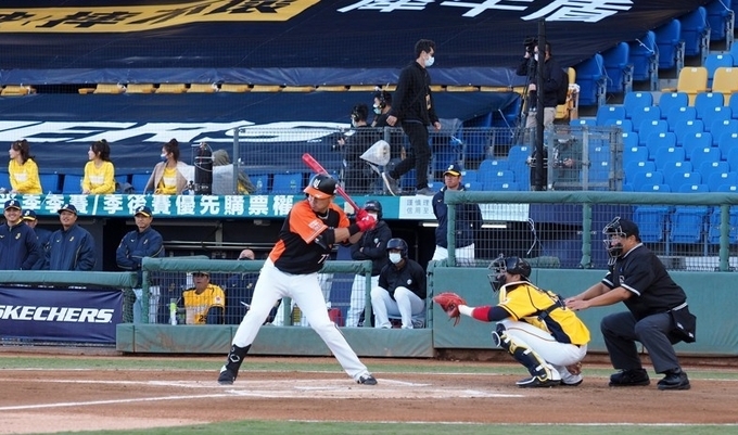  지난 12일 대만 타이중 인터콘티넨털구장에서 대만프로야구 중신과 퉁이의 시즌 첫 경기를 치르고 있다.