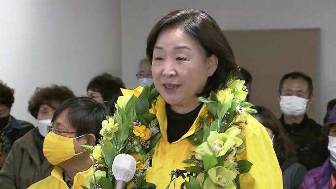 21대 총선에서 지역민들의 재신임을 받은 정의당 심상정 당선자. 정의당은 비례대표 5석 확보에 그칠 것으로 예상되며 원내 교섭단체 구성에 실패했다. 
