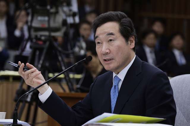 이낙연 당선인의 8월 더불어민주당 당대표 도전이 가시화되면서 대권주자 1위로서의 '입지 굳히기'가 탄력을 받을 전망이다. 당 대표 기간 중 언론노출 빈도는 모든 정당 정치인들의 '꿈의 현실'과도 같다.