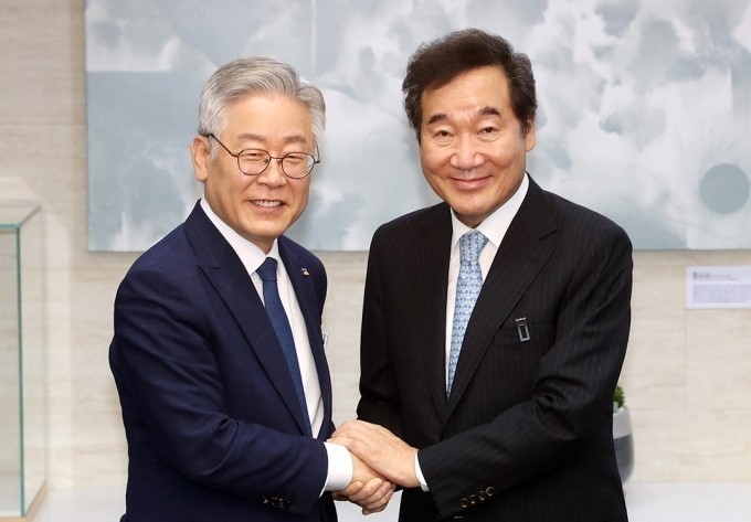 이재명 경기지사의 차기 대선주자 입지가 공고해지고 있다. 향후 민주당 전당대회 당대표 선출 이후에도 이와 같은 여론조사 결과가 지속될 지는 의문부호가 따르지만, 이 지사의 지지층 저변 확대에는 큰 무리가 없을 것이라는 전망이 나오고 있다.