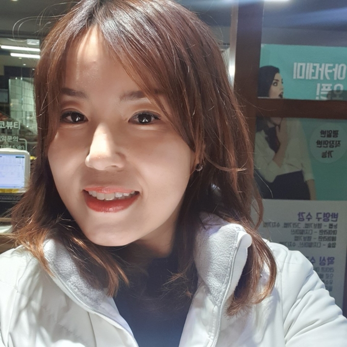 시낭송회, 시화전 등 독자들과의 직접 소통을 좋아하는 황은미 시인. 2021년 출간 될 그의 첫 시집을 통해 더 많은 독자들과의 소통을 응원한다. 