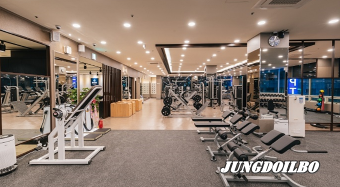 헬스장에서 운동기구들이 회원을 기다리고 있다. = 김제영 기자