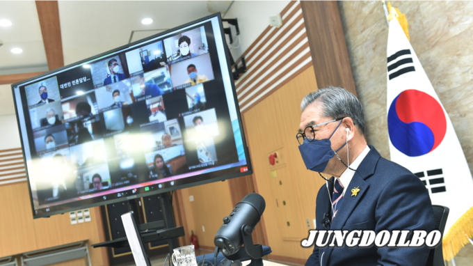 6일 오전 온라인 생중계로 신년기자회견 중인 이재정 경기도교육감. = 자료사진 경기도교육청