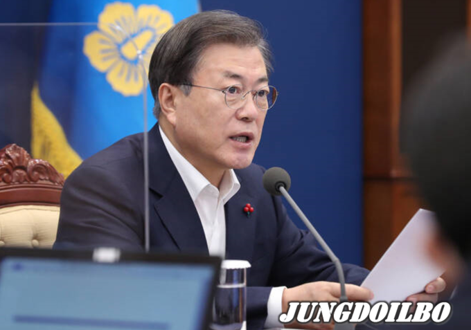 문재인 대통령이 19일 오전 청와대 본관에서 열린 더불어민주당 지도부 초청 간담회에 참석해 인사말을 하고 있다.= 자료사진 청와대