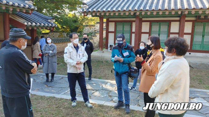 경기도가 유명 골목‧거리를 관광명소로 구축하는 ‘구석구석 관광테마골목’ 사업을 중간 점검하기 위해 전문가 및 지역주민 간담회를 개최했다. = 자료사진 경기도