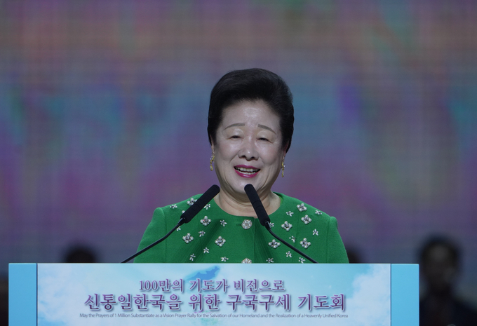 창설자인 한학자 총재의 연설.
