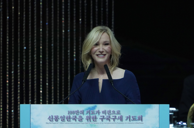 폴라 화이트 목사의 환영사.