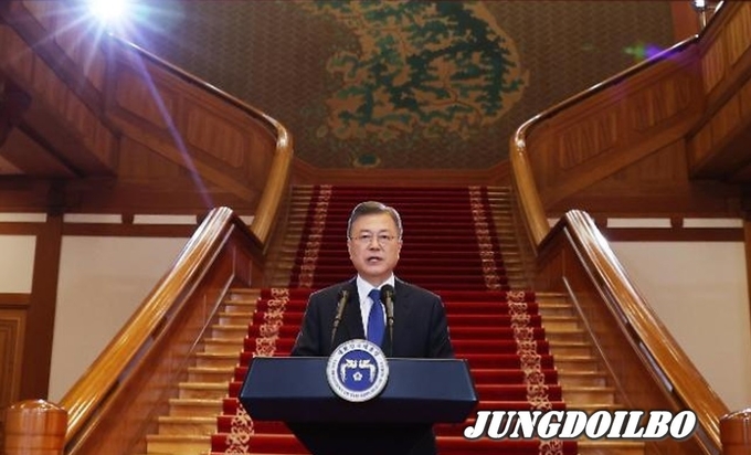 문재인 대통령이 9일 오전 청와대 본관에서 퇴임 연설을 하고 있다.