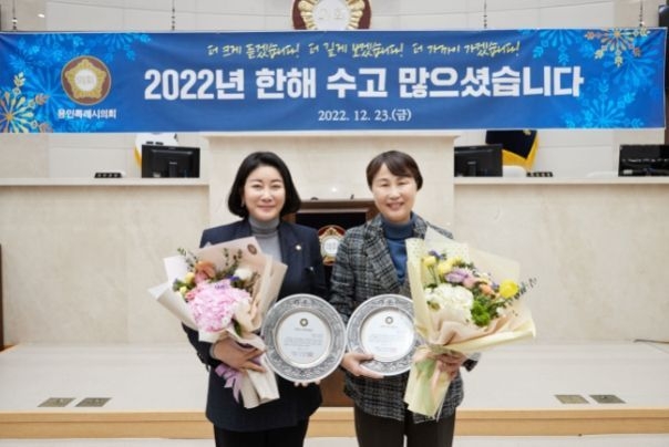 왼쪽부터 김희영, 유진선 의원