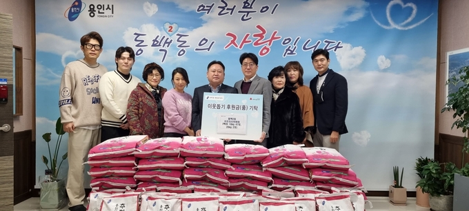 동백2동 주민자치위원회에서 취약 계층에게 전해달라며 10kg짜리 백미 47포, 20kg짜리 백미 2포를 기탁했다