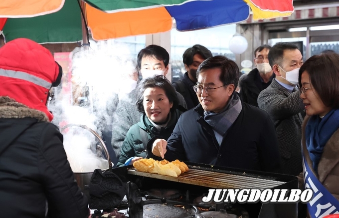 김동연 경기도지사가 용인 중앙시장을 찾았다