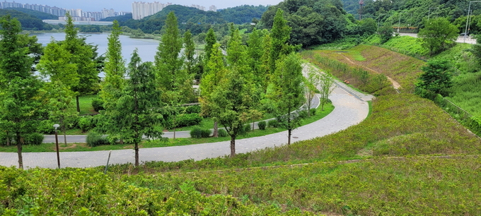 광교호수공원 철쭉동산