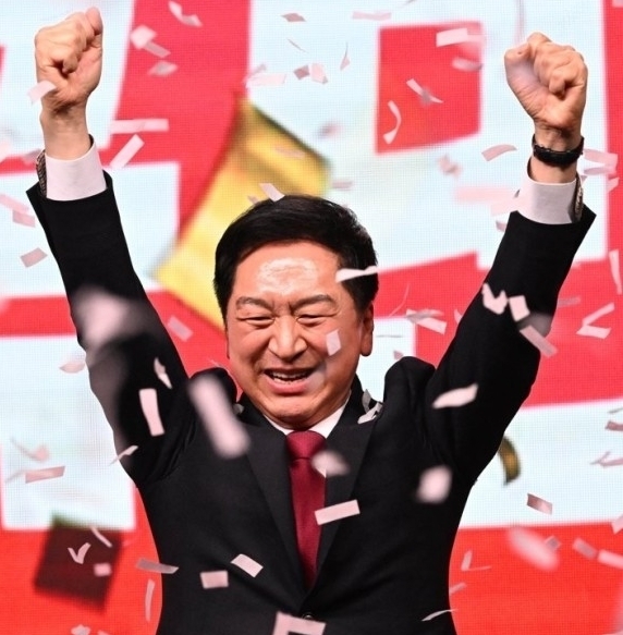 김기현 당대표는 이번 선거로 제2의 정치인생이 시작됐다. 앞으로의 행보에 따라 차기 대권주자 후보군 물망에도 오를 것으로 전망된다.