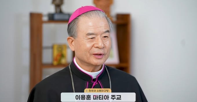 수원시 공식 유튜브에 게시된 이용훈 주교 인터뷰 영상 갈무리.