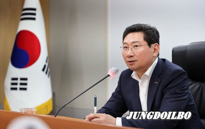이상일 용인특례시장이 23일 영상회의실에서 국가산업단지 선정관련 후속대책 회의를 주재하고있다 