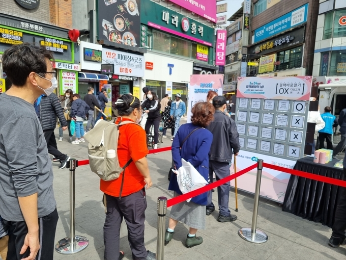 수원시가 결핵 예방 홍보캠페인을 펼치고 있다.