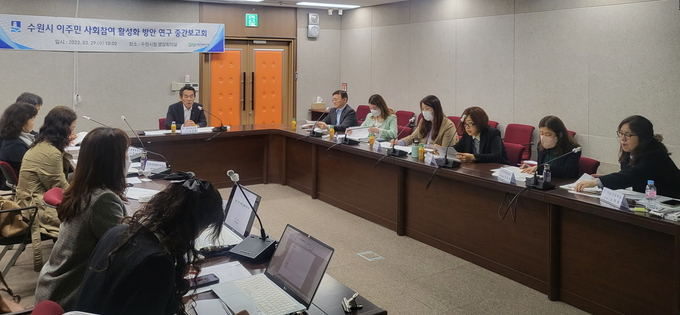 최승래 복지여성국장이 발언하고 있다.