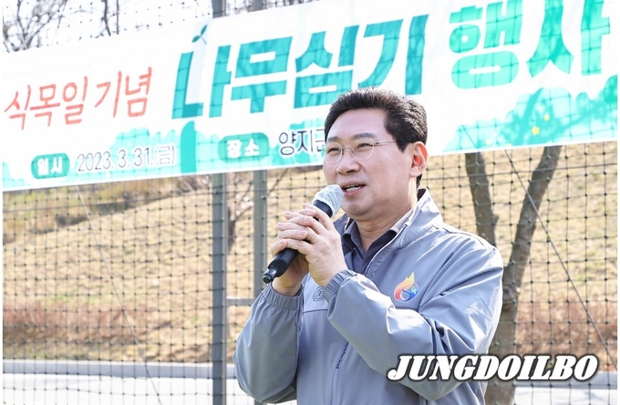 이상일 용인특례시장이 31일 제78회 식목일 기념 나무심기 행사에서 인사말을 하고있다