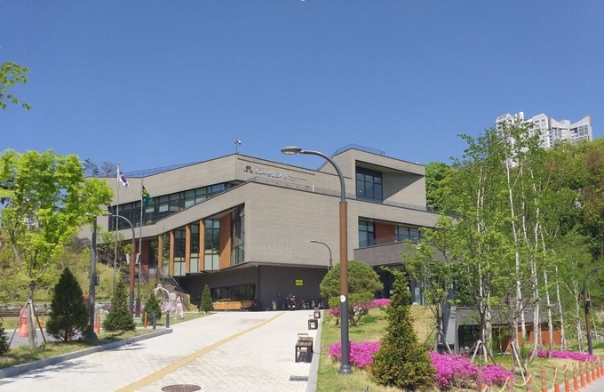 수원시 광교푸른숲도서관 전경