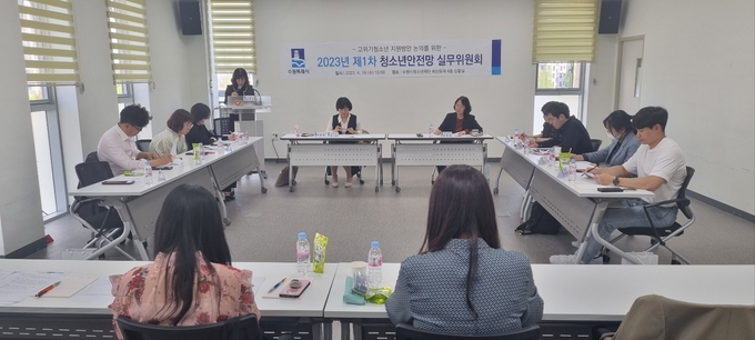 수원시가 2023년 제1차 수원시 청소년안전망 실무위원회를 열고 있다.