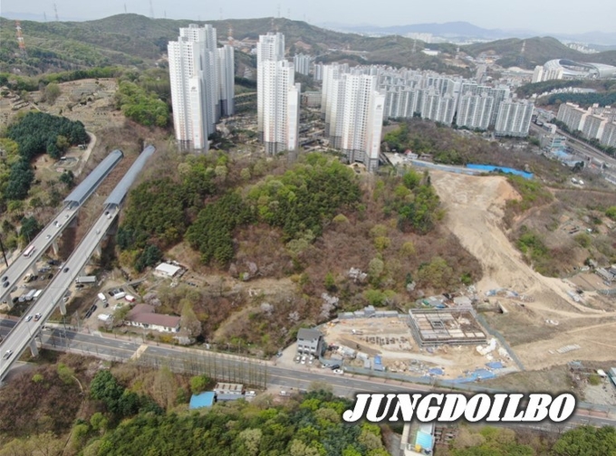 삼가2지구 공공지원 민간임대주택 진출입로 대체도로 개설될 역북근린공원과 삼가2지구 전경 (항공사진)
