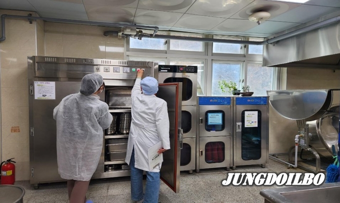 식중독 발생 우려 시설 식품의 위생적 관리와 종사자 위생 등 중점 지도점검