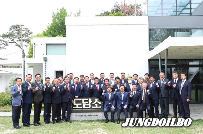 25일 도담소에서 민선 2기 경기도 시군 체육회장 소통 간담회