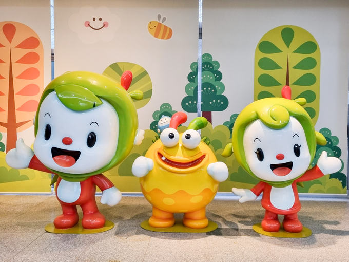 수원시환경설질환아토피센터에 설치된 캐릭터 조형물.