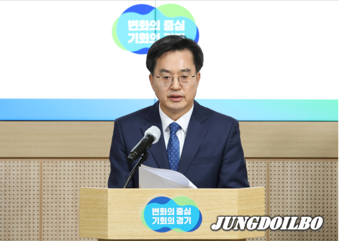 11일 오후 경기도청 브리핑룸에서 김동연 도지사가 전세피해 관련 정책에 대한 기자회견을 하고 있다.