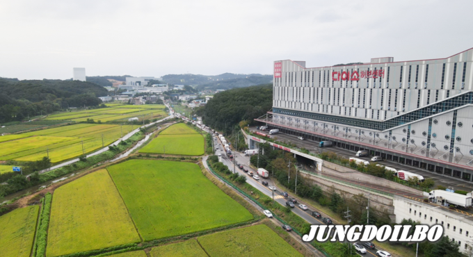 용인특례시 처인구 남사읍 북리 608-23번지 일원 국지도 82호선에 차량이 정체를 빚고있다