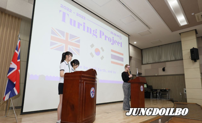 3개국 학생들이 함께 만들어가는 미래, 영국·태국 고교, 파주 한빛고와 상호 방문 국제교류를 하고 있다.