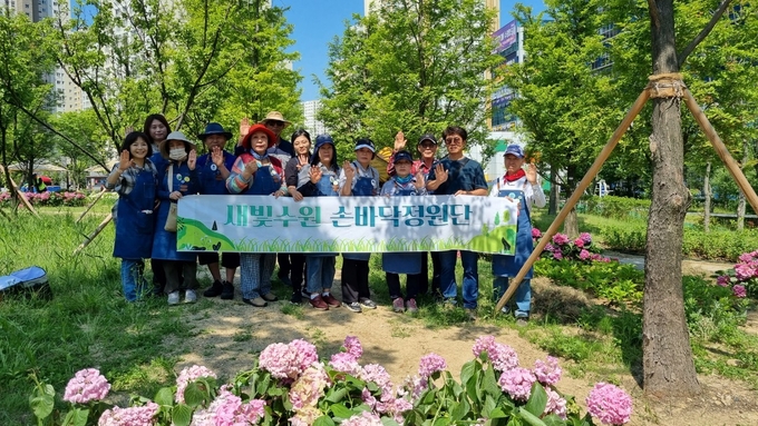 새빛수원 손바닥정원단이 함께하고 있다.