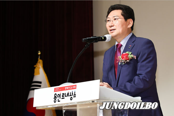 6.25전쟁 제73주년, 정전협정 제70주년 행사에서 인사말을 하고 있는 이상일 용인특례시장