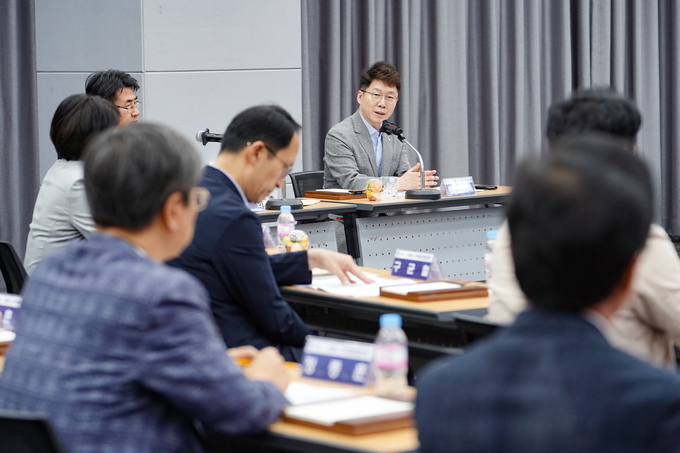 황인국 제2부시장이 발언하고 있다.