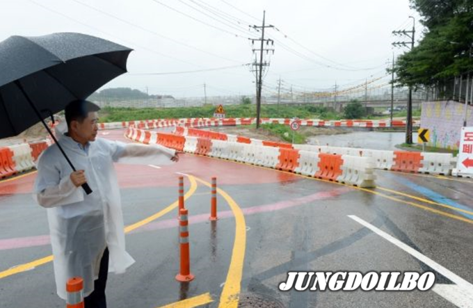  오산시의회 성길용 의장이 지난 6월 30일 서부우회도로 (국지도 82호선) 중 부분 개통(가장동 ~ 초평동)으로 출근 시간대 교통대란이 발생하는 초평동 현장을 방문했다.