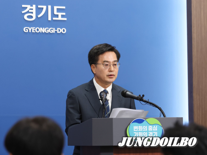 김동연 경기도지사가 12일 경기도청 브리핑룸에서 '서울~양평 고속도로사업 관련 입장'을 발표하고 있다.