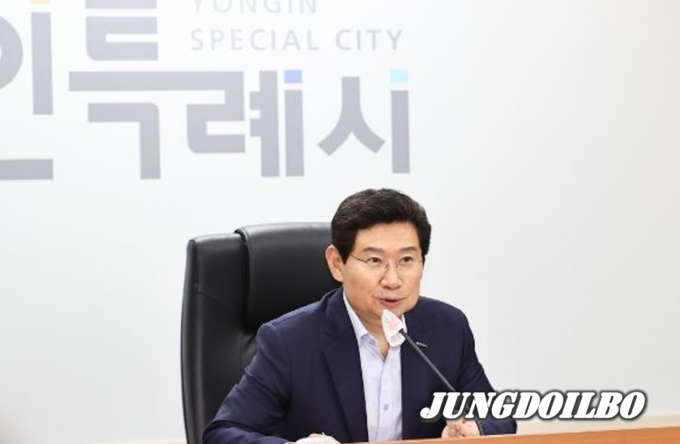 7일 열린 용인특례시 간부회의에 참석한 이상일 용인특례시장