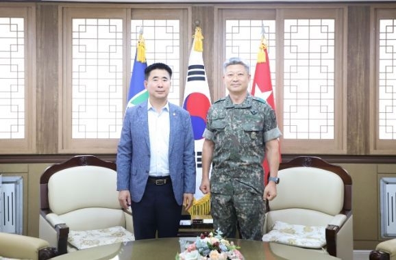 오산시의회 성길용 의장 제51사단 위문 방문