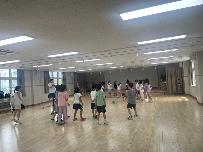 건강한 돌봄 놀이터에 학생들이 참여한 모습