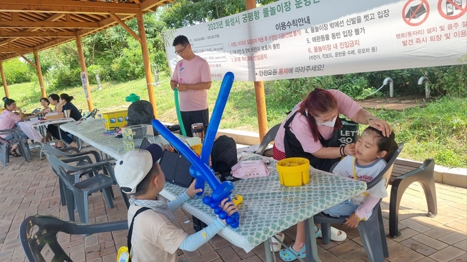 제19회 화성예술제가 지난 18일부터 궁평항 인근에서 20일까지 진행되고 있다. 