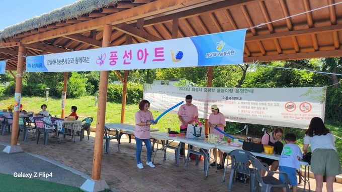 제19회 화성예술제가 지난 18일부터 궁평항 인근에서 20일까지 진행되고 있다. 