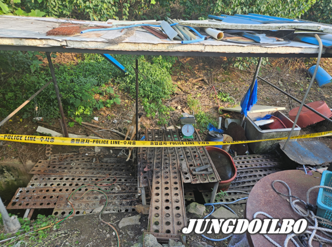 경기도특사경은 안산시 농장에서 키우던 개를 잔인하게 도살하는 현장을 적발했다
