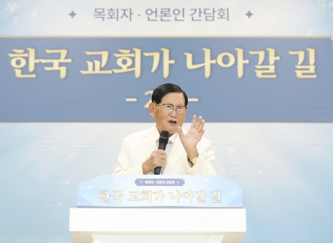 지난 18일 간담회에서 이만희 총회장이 강연하고 있는 모습.