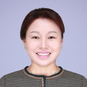 우매령 작가.
