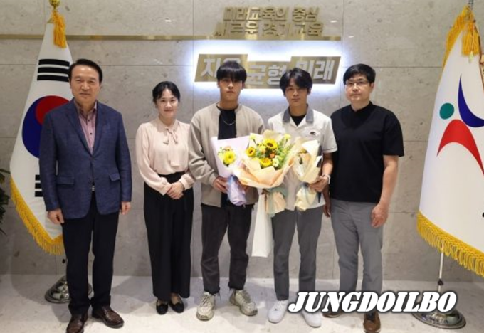  서현역 흉기 난동 사건 의인 청소년들에게 교육감 표창 수여