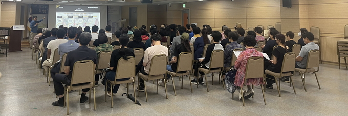 2023 정조대왕 능행차 시민학교’ 기본교육을 운영하는 모습
