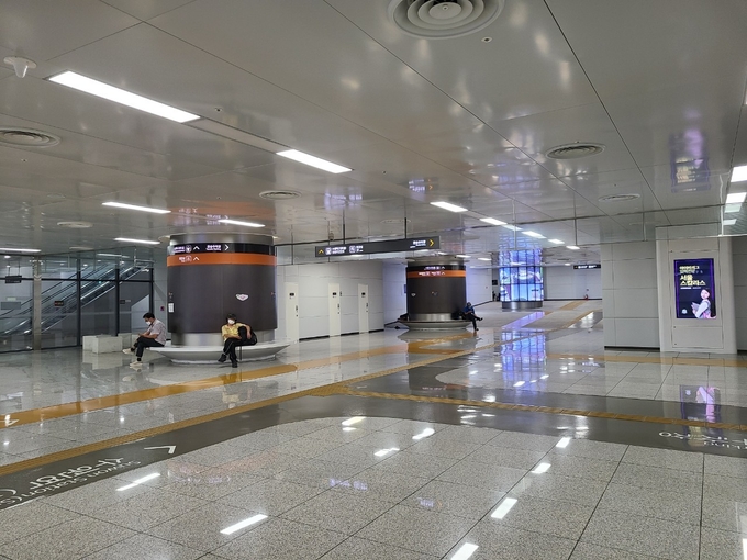개선공사 전 기둥.