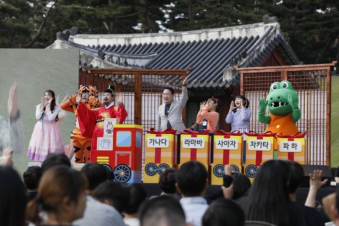 임태희_교육감_“과학적이고_쉬운_한글,공부뿐만_아니라_세계_활동에도_큰_도움” 